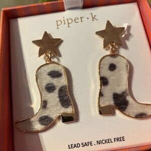 🔹️Piper k🔹️ Gold and Black Star Boot Earrings 👢✨️🤠
